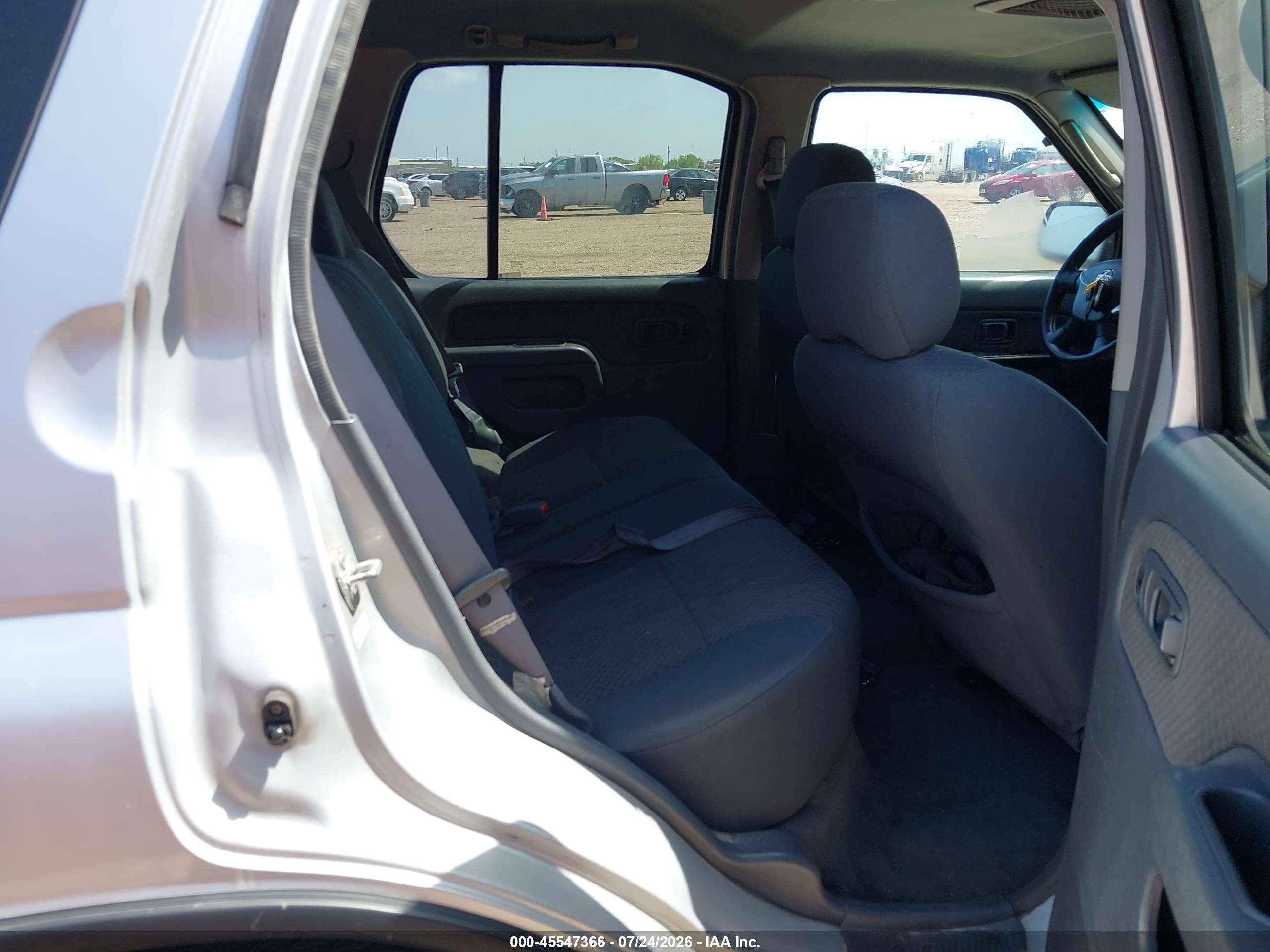 2004 Nissan Xterra Xe Silver vin: 5N1ED28TX4C650197