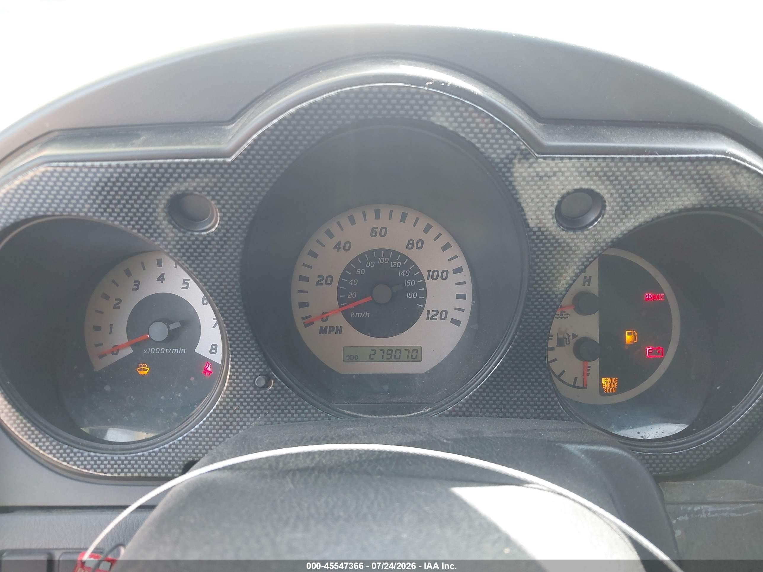 2004 Nissan Xterra Xe Silver vin: 5N1ED28TX4C650197
