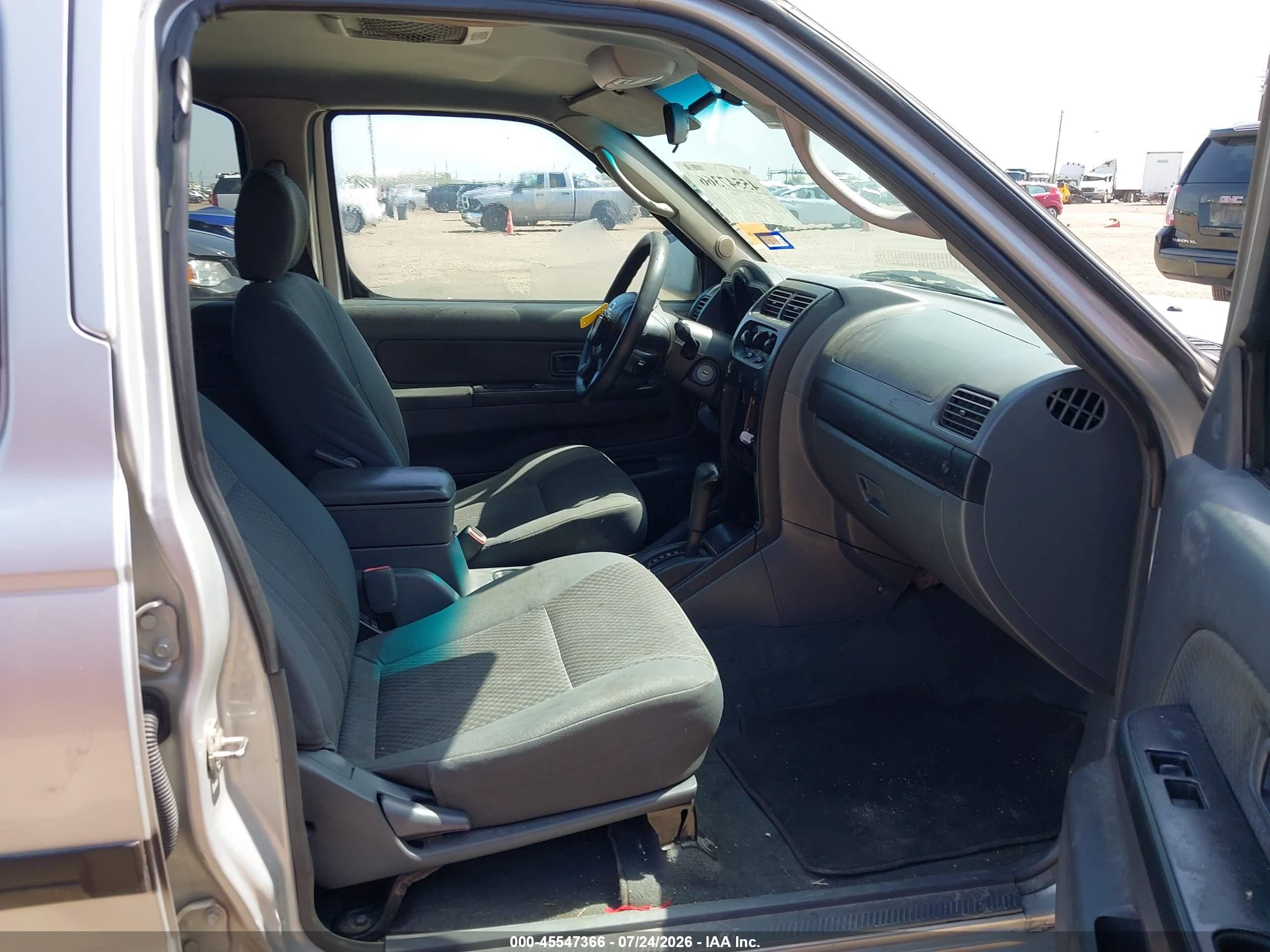 2004 Nissan Xterra Xe Silver vin: 5N1ED28TX4C650197