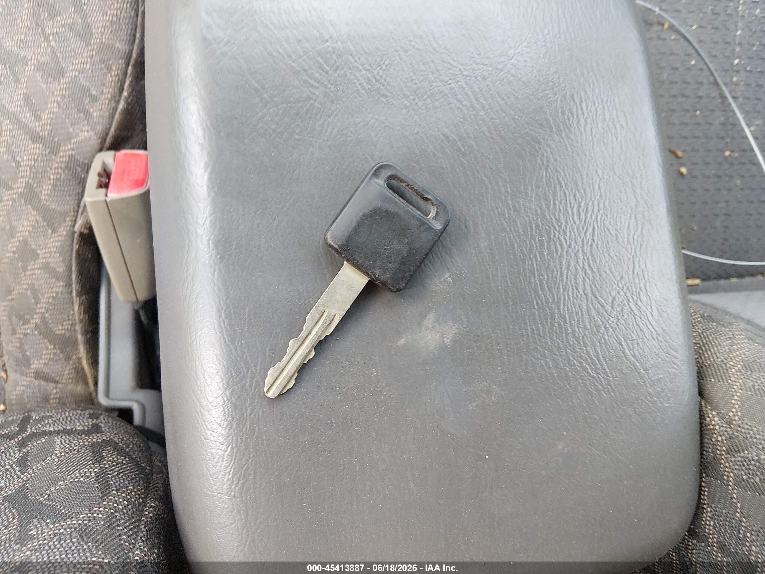 2001 Nissan Xterra Xe Silver vin: 5N1ED28Y01C504463