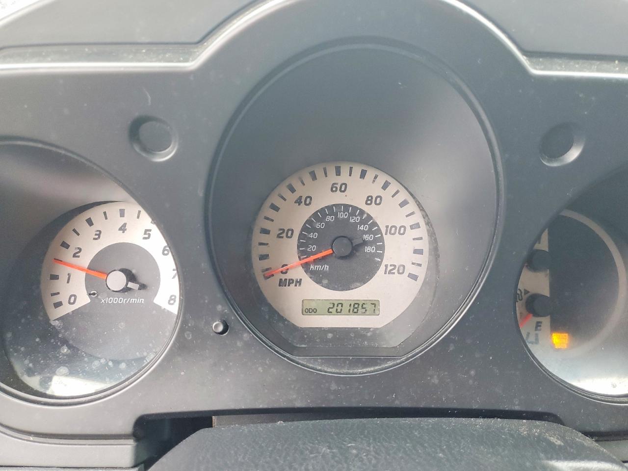 2004 Nissan Xterra Xe White vin: 5N1ED28Y04C632514