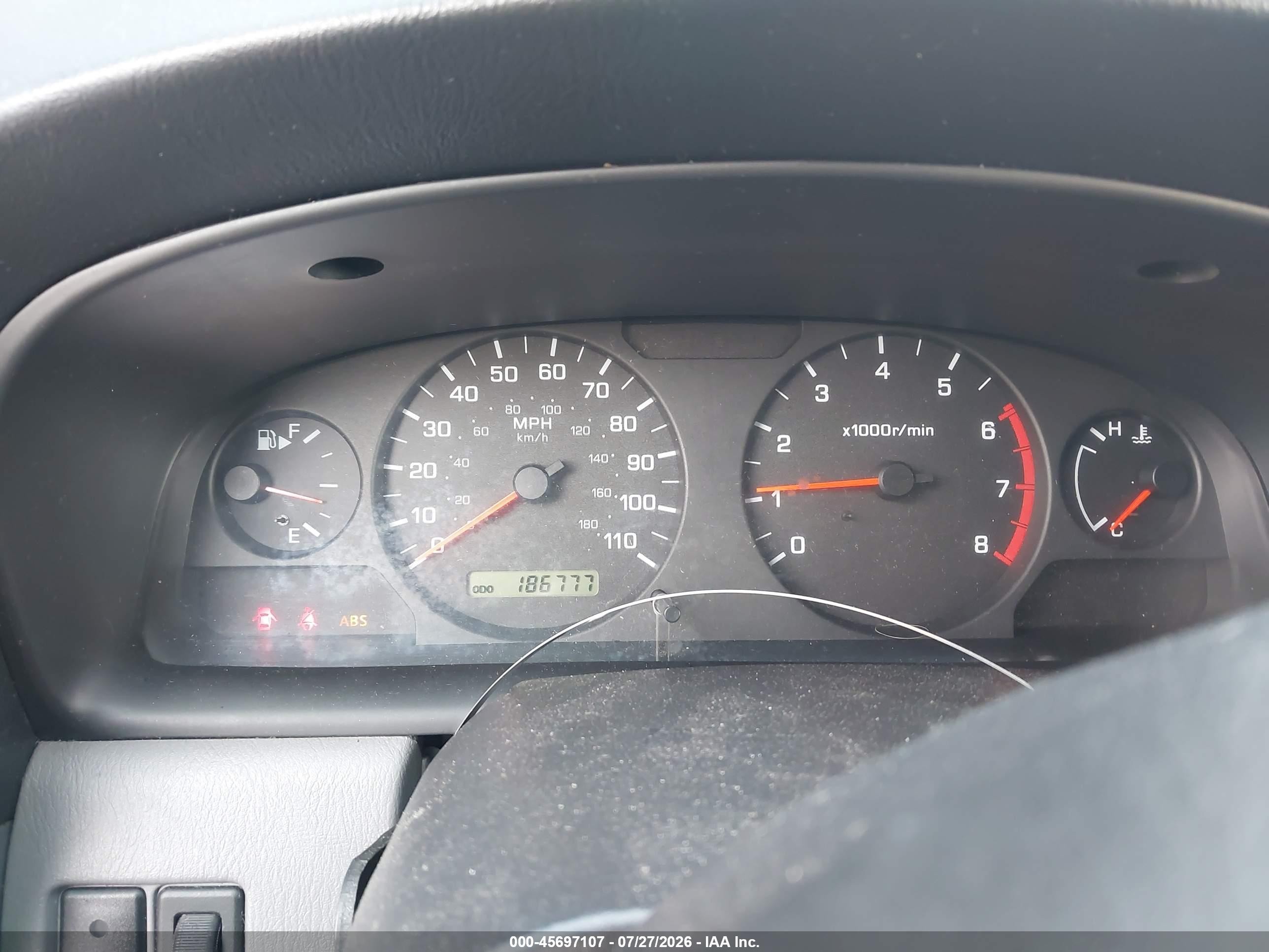 2001 Nissan Xterra Xe Silver vin: 5N1ED28Y21C541384
