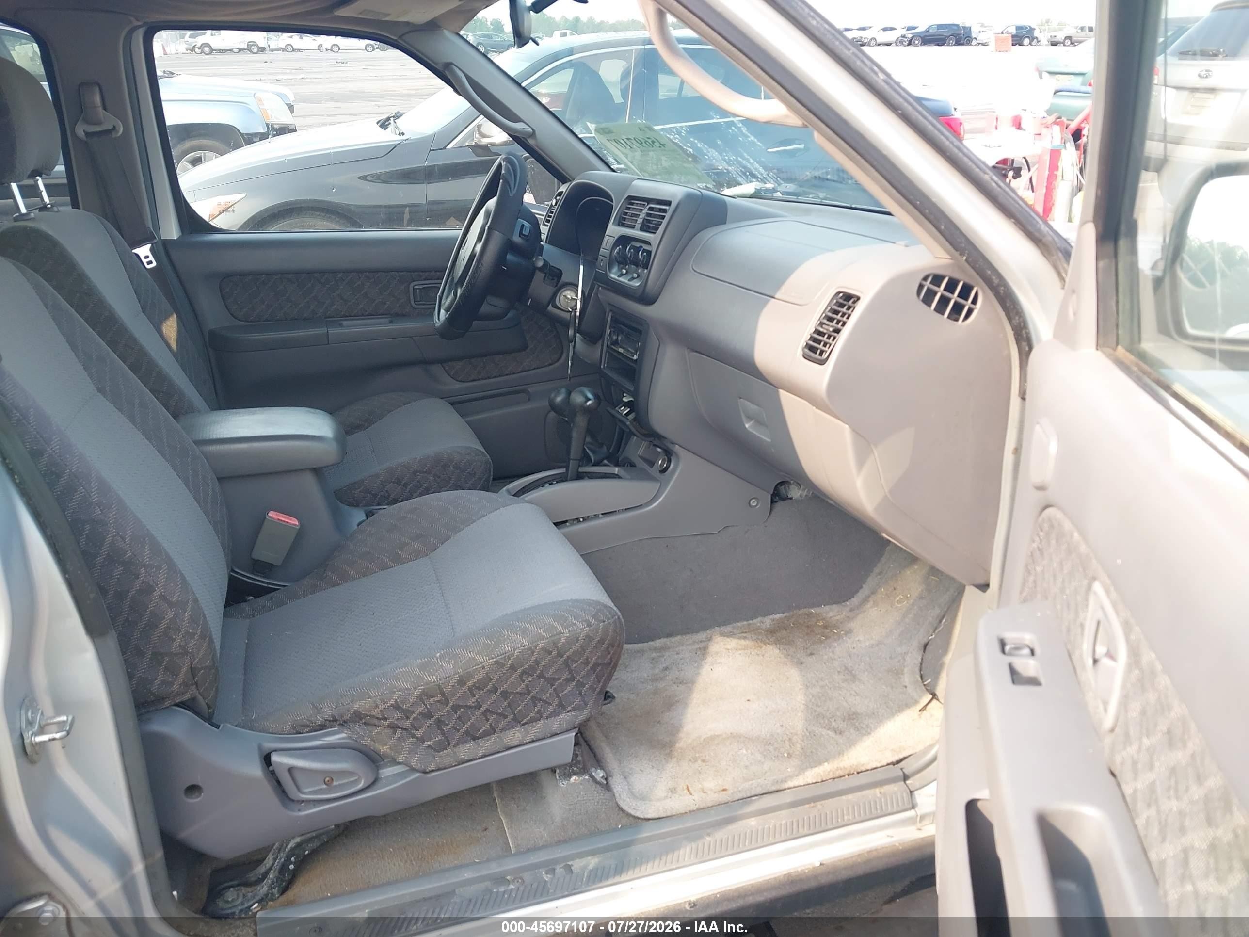 2001 Nissan Xterra Xe Silver vin: 5N1ED28Y21C541384
