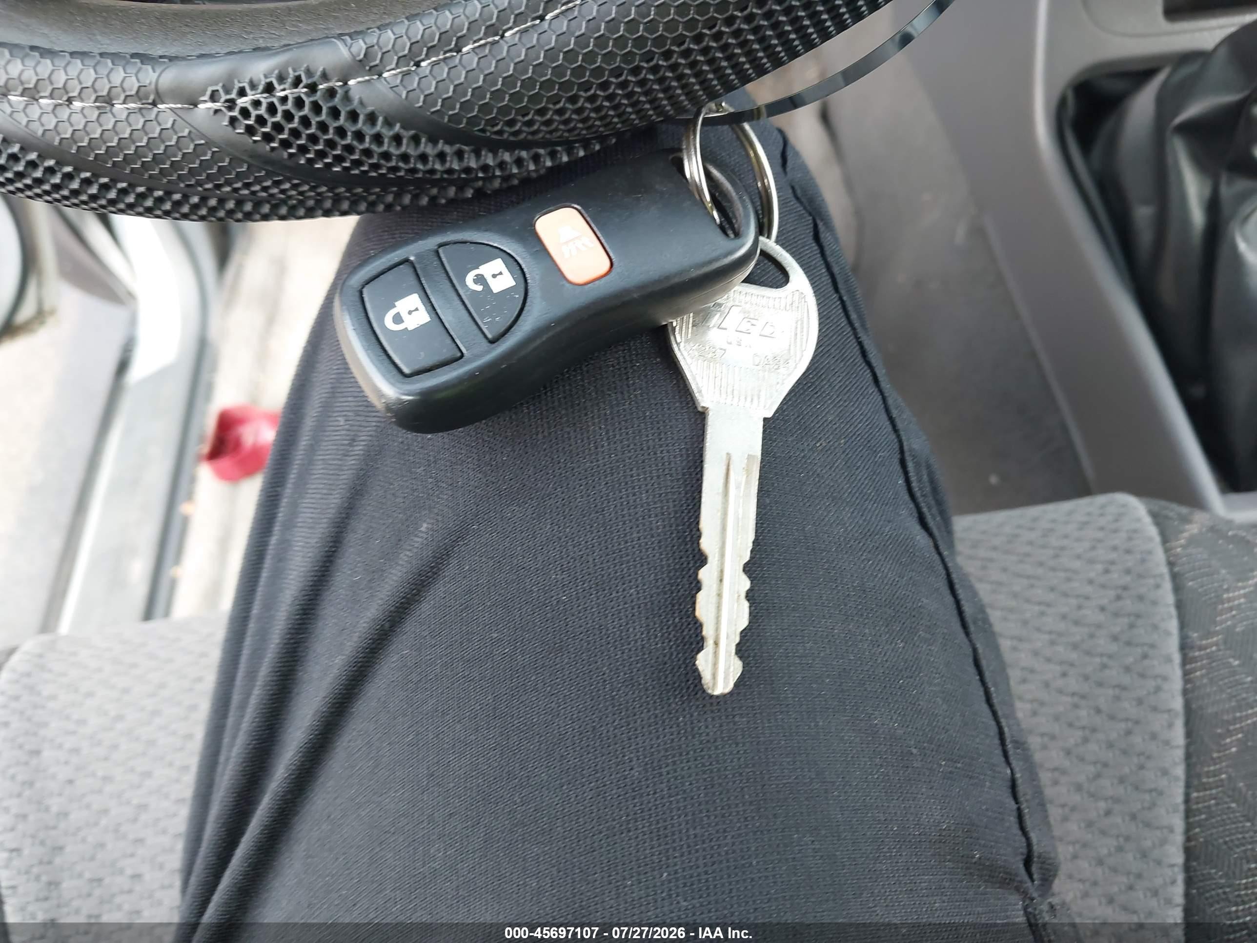 2001 Nissan Xterra Xe Silver vin: 5N1ED28Y21C541384