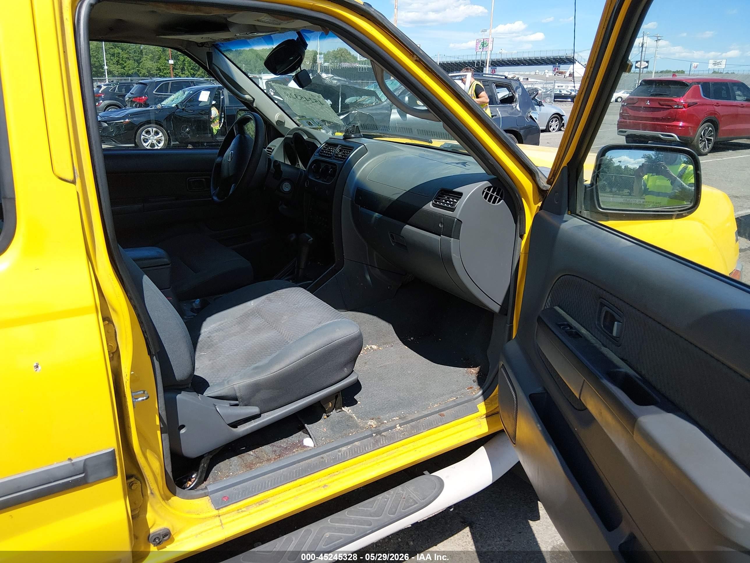 2004 Nissan Xterra Xe Yellow vin: 5N1ED28Y24C653185