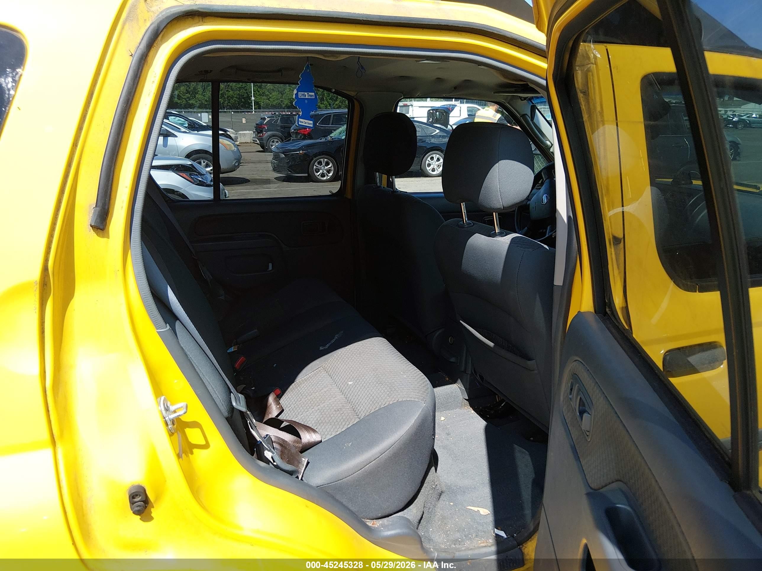 2004 Nissan Xterra Xe Yellow vin: 5N1ED28Y24C653185