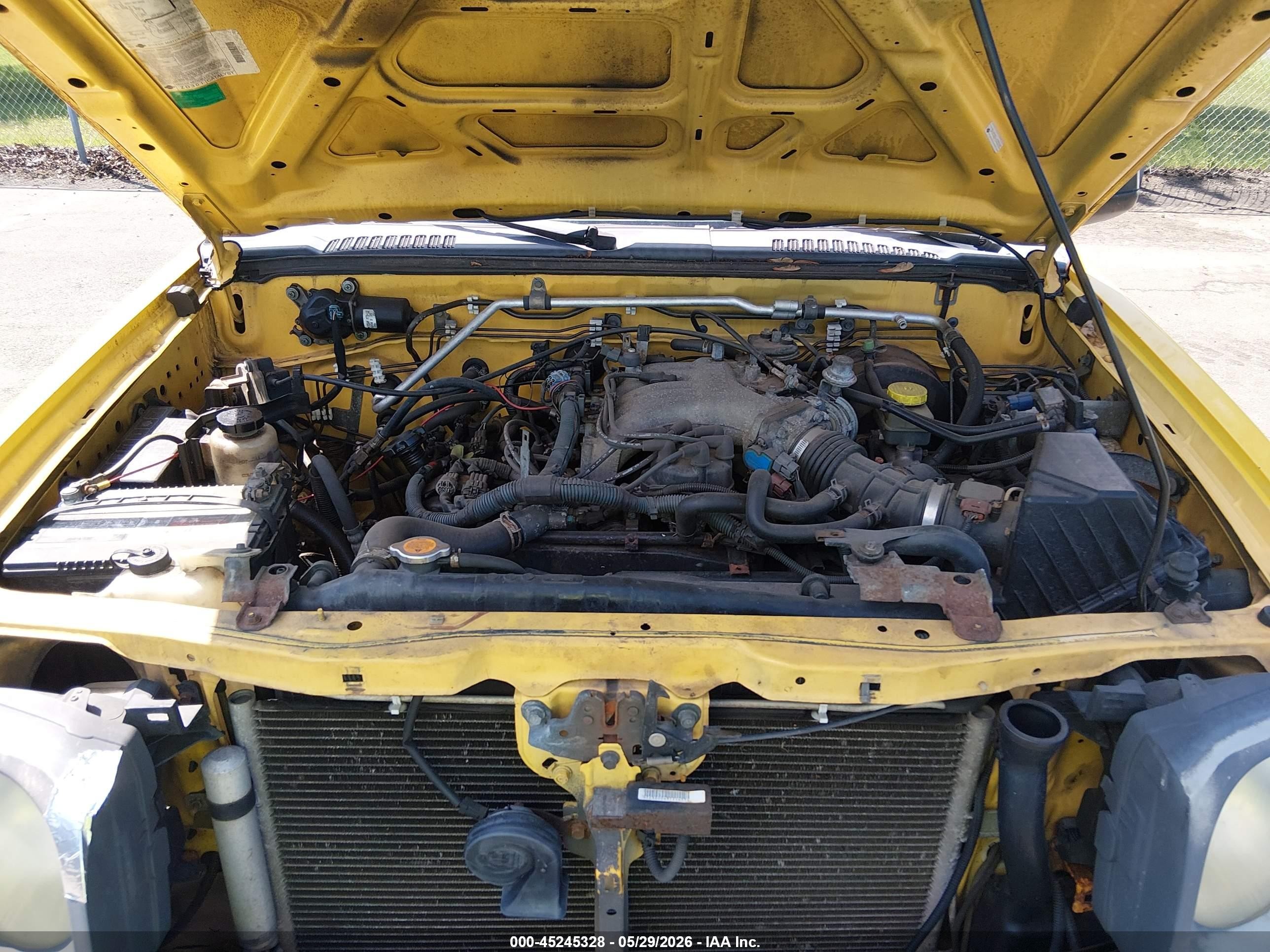 2004 Nissan Xterra Xe Yellow vin: 5N1ED28Y24C653185