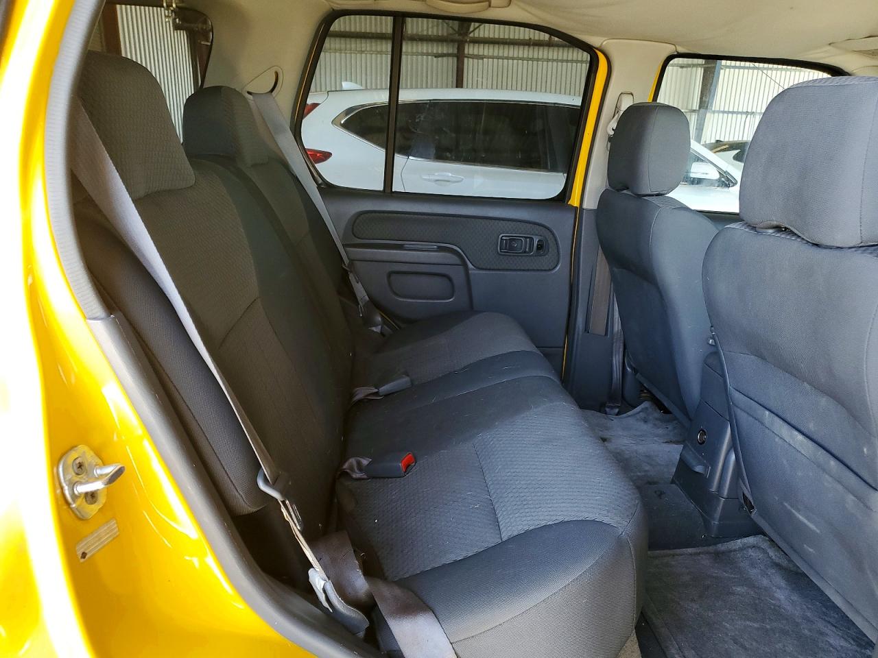 2003 Nissan Xterra Xe-v6 Yellow vin: 5N1ED28Y33C695718