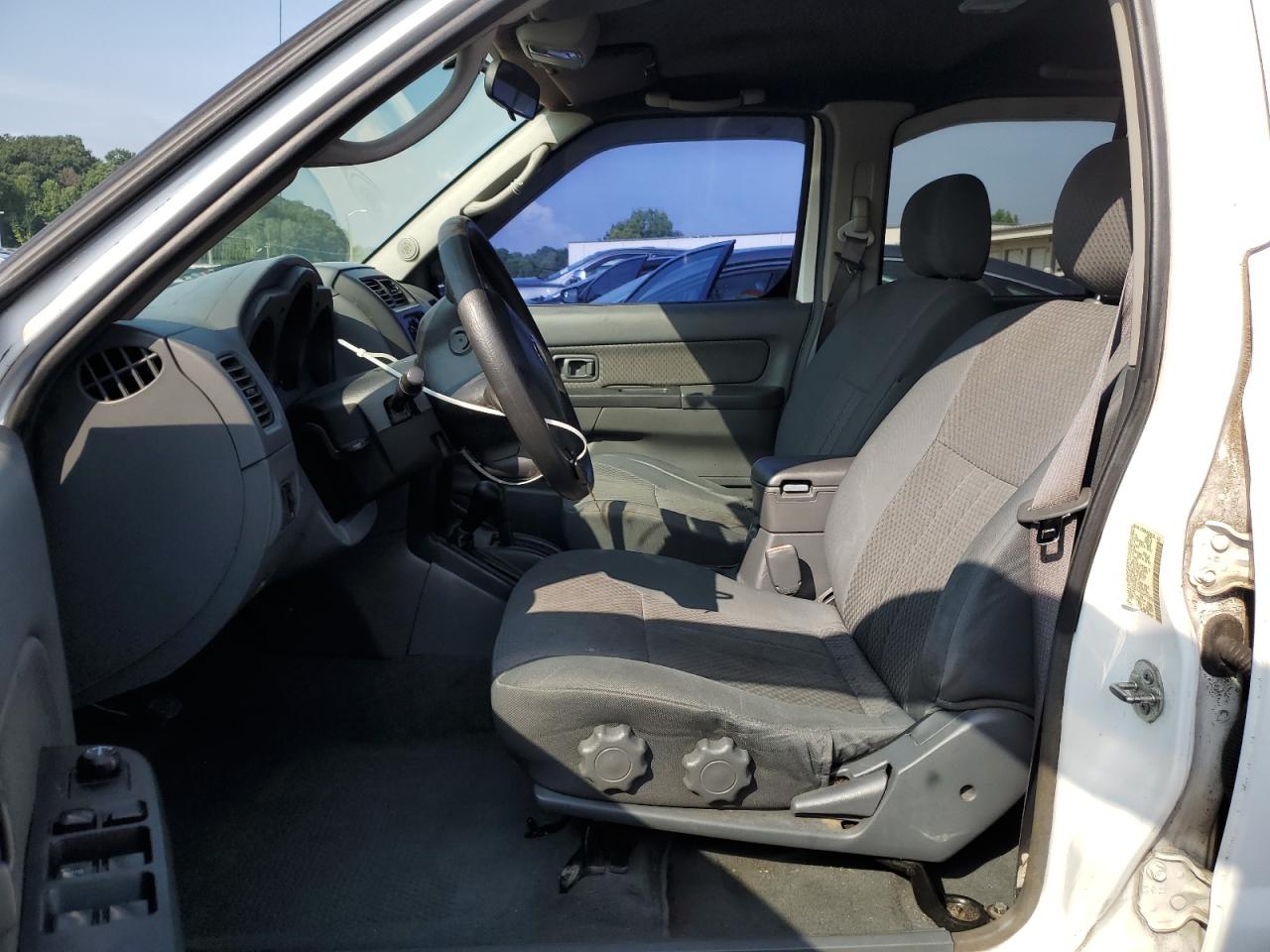 2004 Nissan Xterra Xe White vin: 5N1ED28Y44C625565