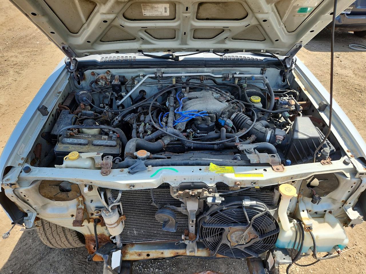 2000 Nissan Xterra Xe-v6 Silver vin: 5N1ED28Y4YC540442