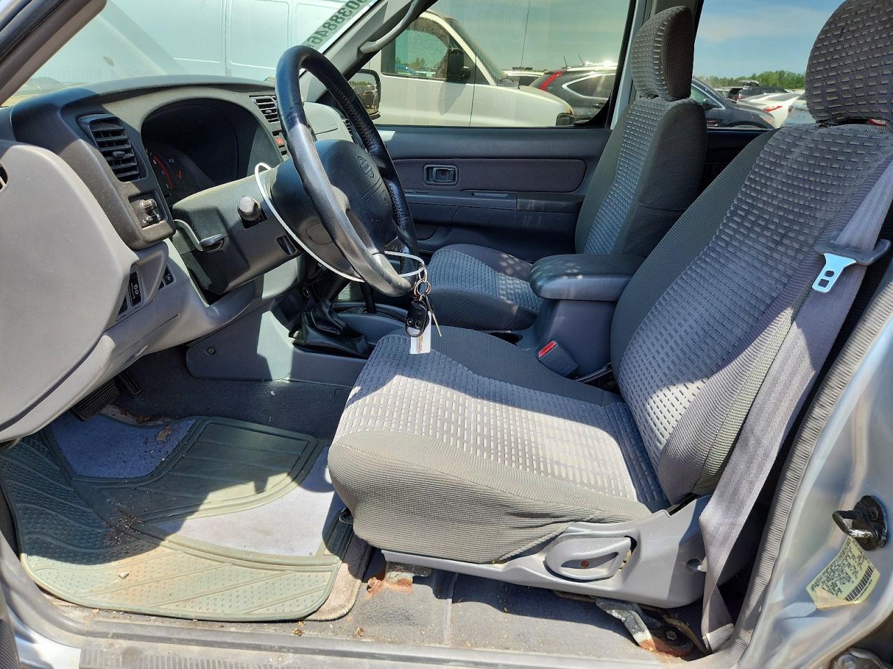 2000 Nissan Xterra Xe-v6 Silver vin: 5N1ED28Y4YC540442