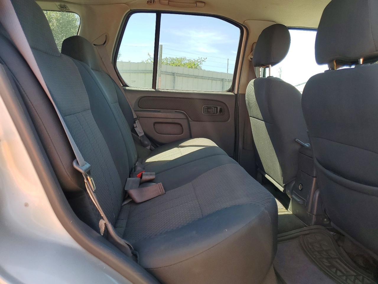2004 Nissan Xterra Xe Silver vin: 5N1ED28Y74C653280