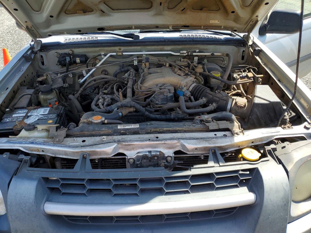 2004 Nissan Xterra Xe Silver vin: 5N1ED28Y74C653280