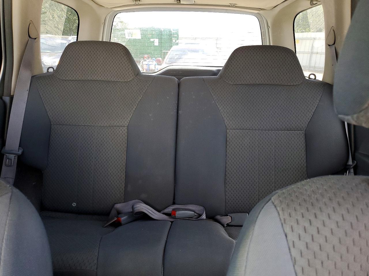 2004 Nissan Xterra Xe Silver vin: 5N1ED28Y74C653280
