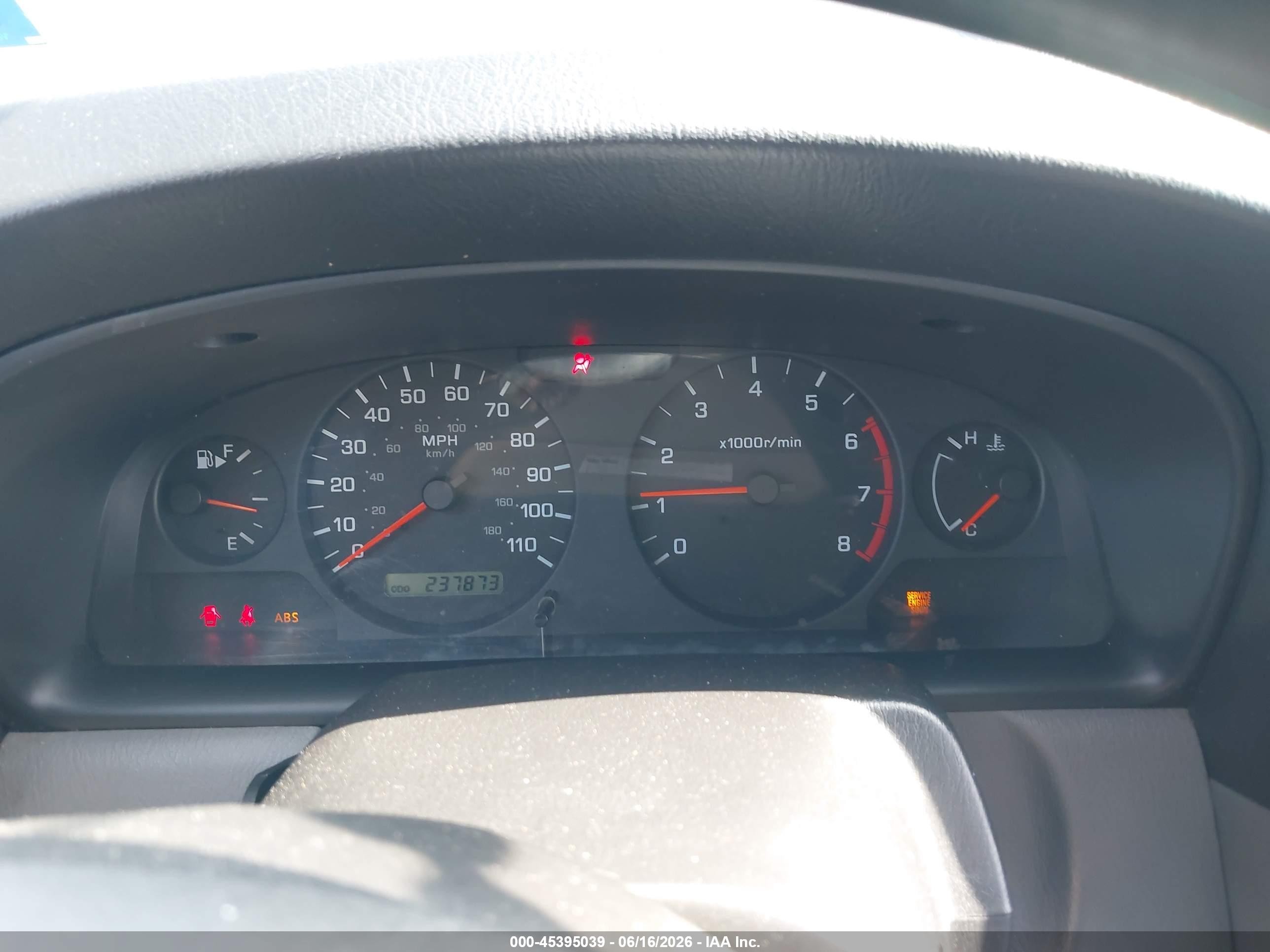 2001 Nissan Xterra Xe Black vin: 5N1ED28Y81C582196