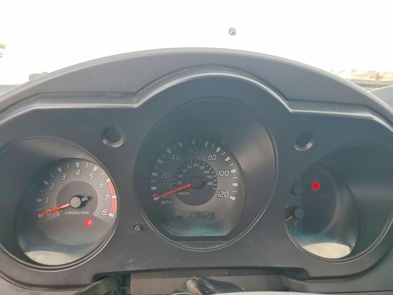 2002 Nissan Xterra Xe-v6 White vin: 5N1ED28Y82C512568