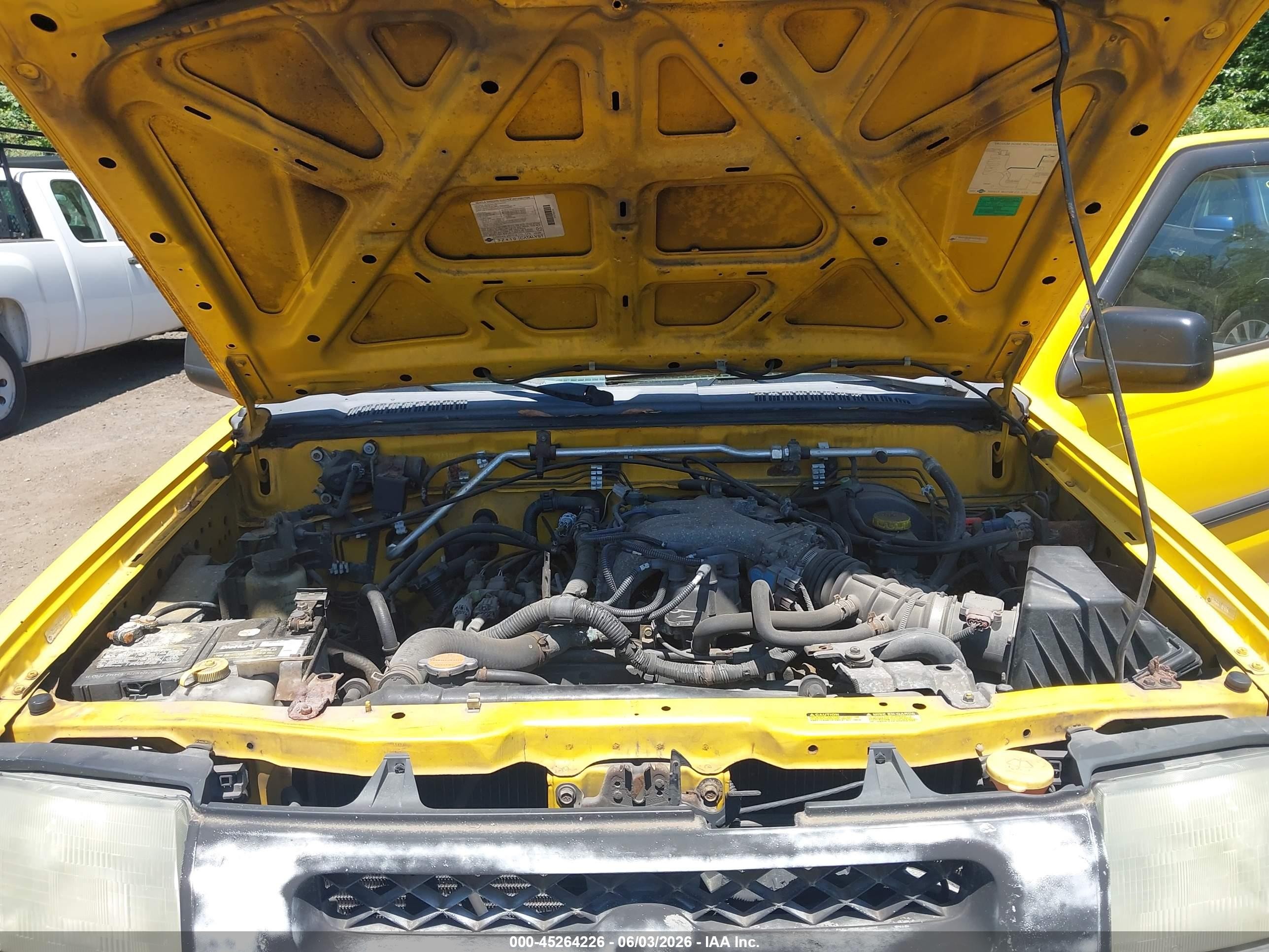 2001 Nissan Xterra Xe Yellow vin: 5N1ED28Y91C573197