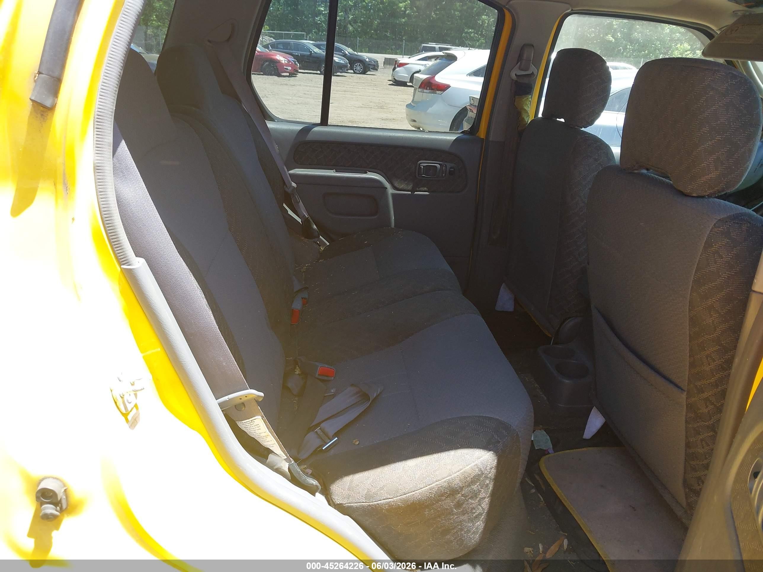 2001 Nissan Xterra Xe Yellow vin: 5N1ED28Y91C573197