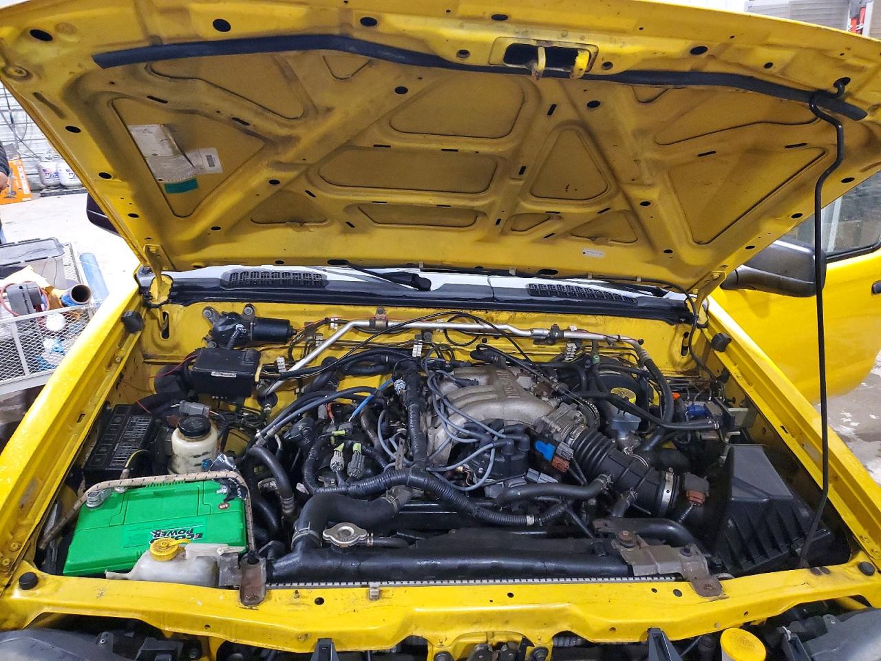 2002 Nissan Xterra Xe-v6 Yellow vin: 5N1ED28YX2C519893