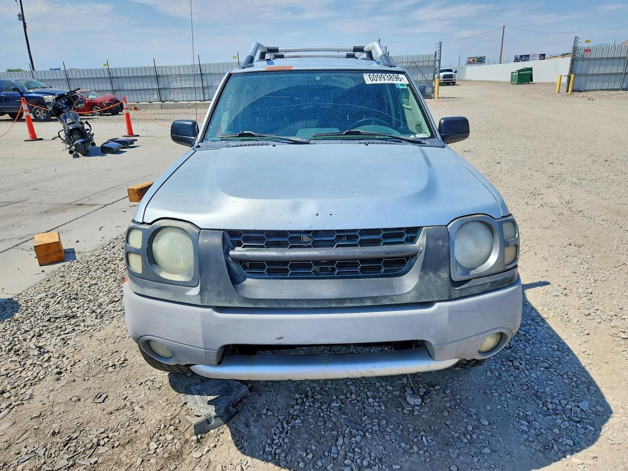 2002 Nissan Xterra Xe S Silver vin: 5N1MD28Y62C568990