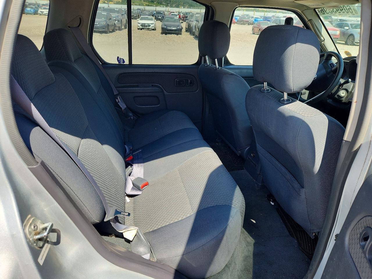 2002 Nissan Xterra Xe S Silver vin: 5N1MD28Y62C568990