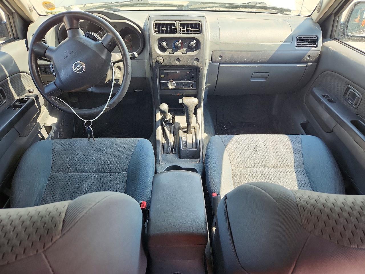 2002 Nissan Xterra Xe S Silver vin: 5N1MD28Y62C568990