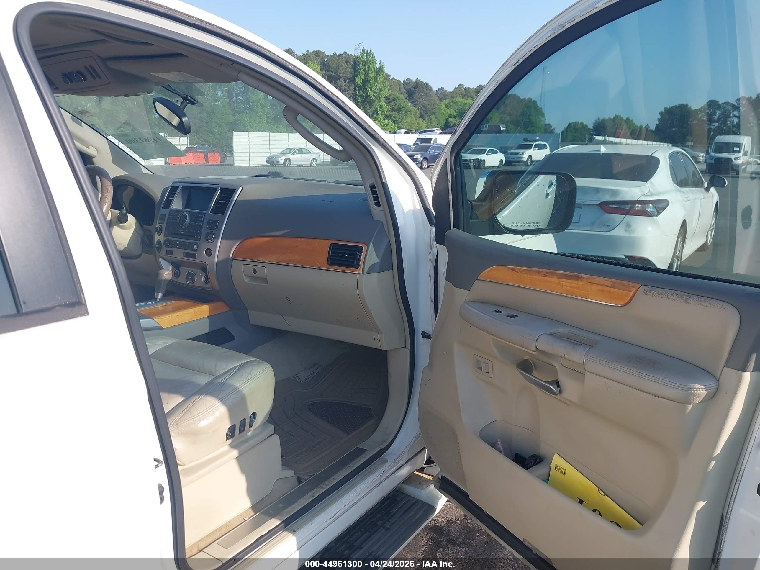 2009 Infiniti Qx56   White vin: 5N3AA08C09N901811