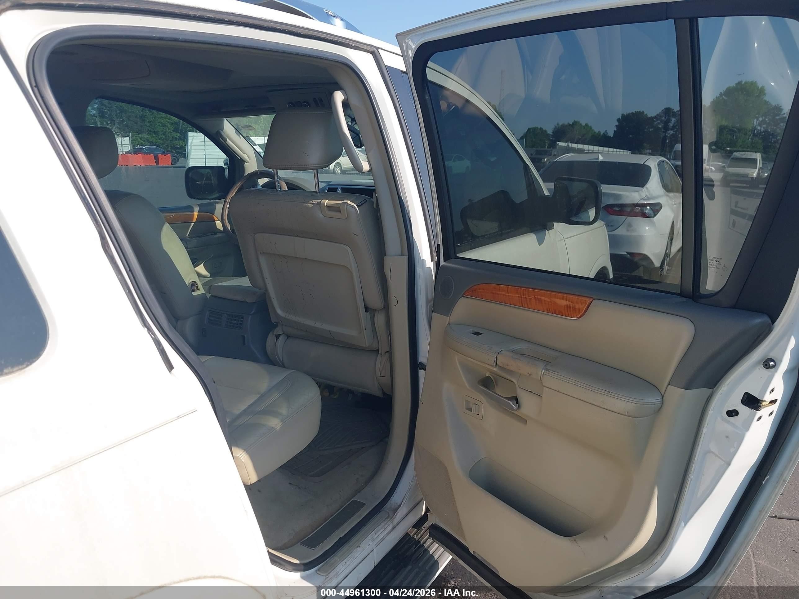 2009 Infiniti Qx56   White vin: 5N3AA08C09N901811