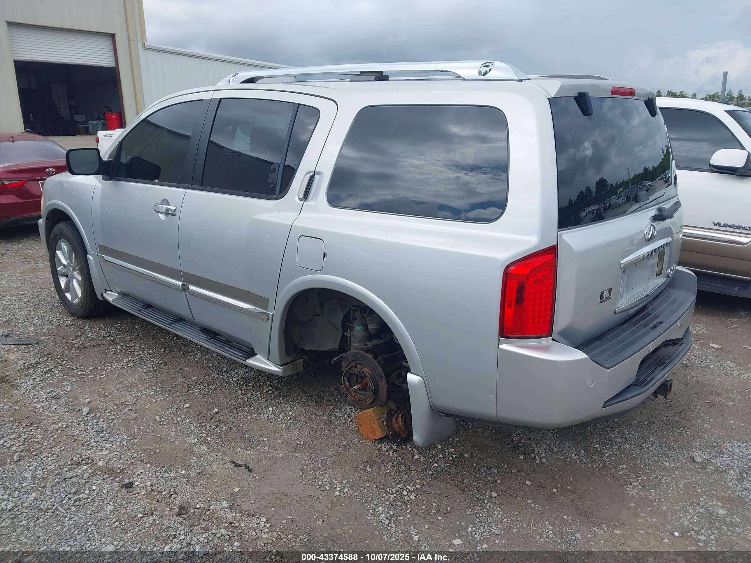 2010 Infiniti Qx56   Серебряный vin: 5N3ZA0NE3AN906675