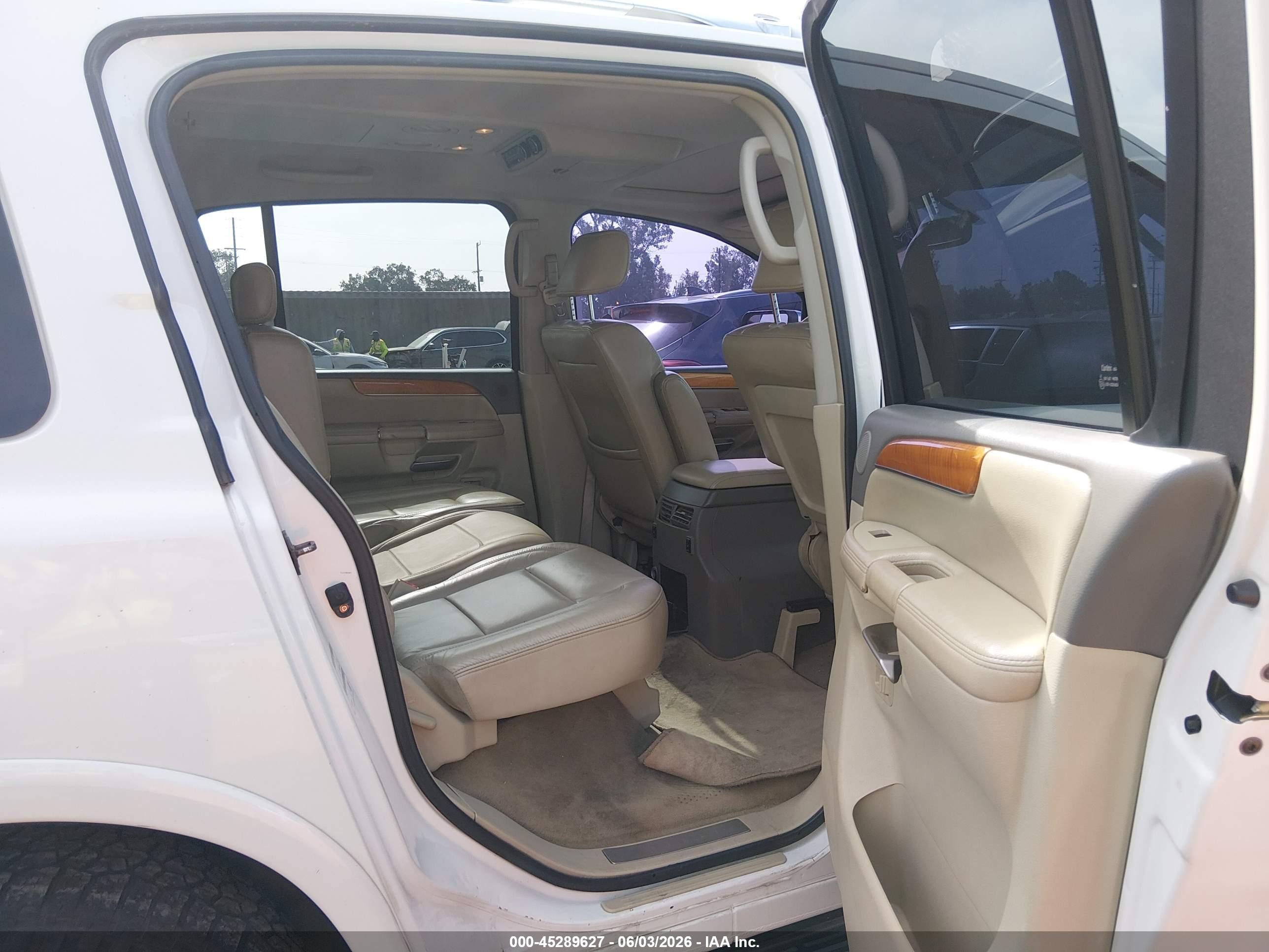 2010 Infiniti Qx56   White vin: 5N3ZA0NF2AN902836