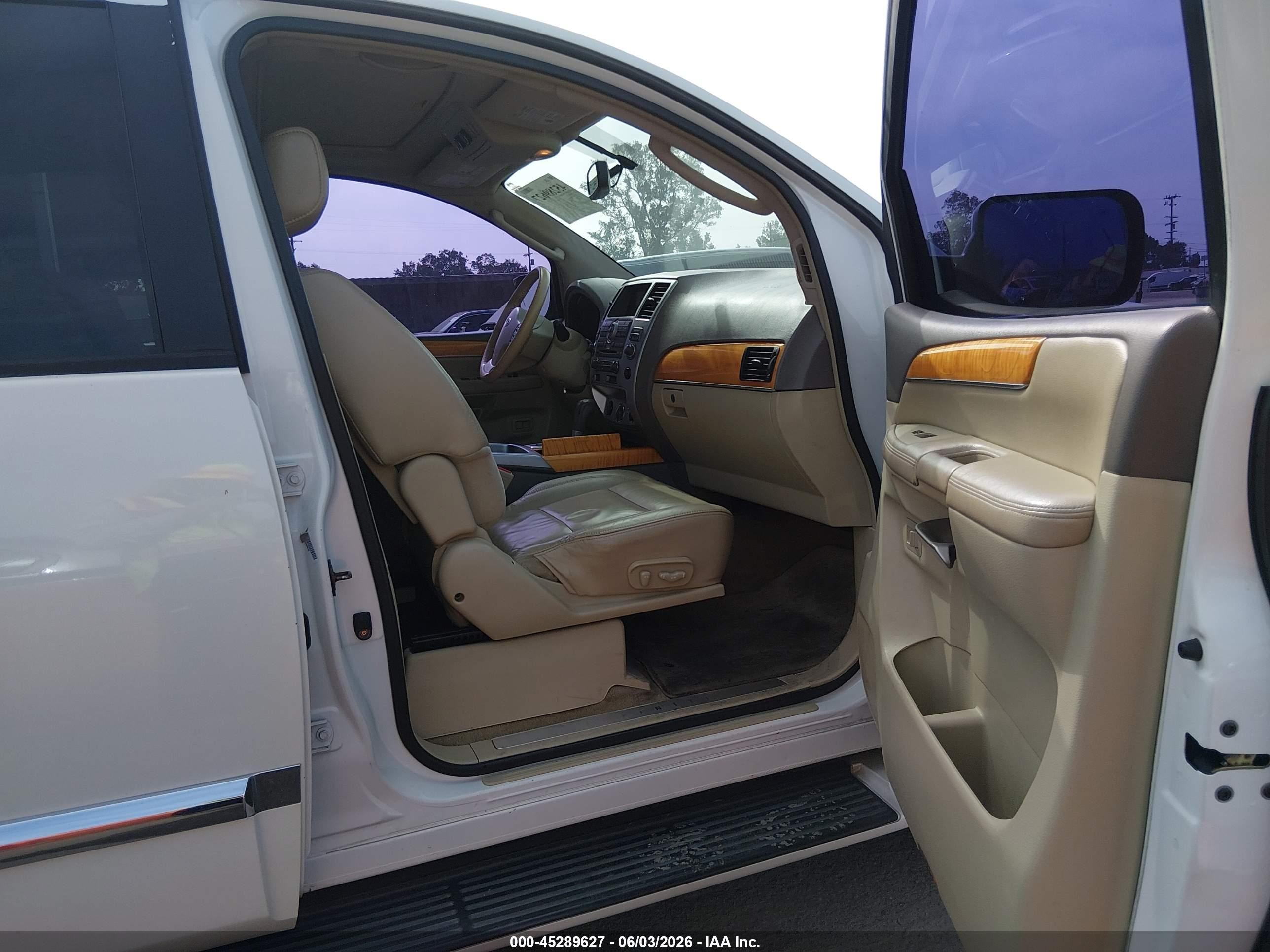 2010 Infiniti Qx56   White vin: 5N3ZA0NF2AN902836