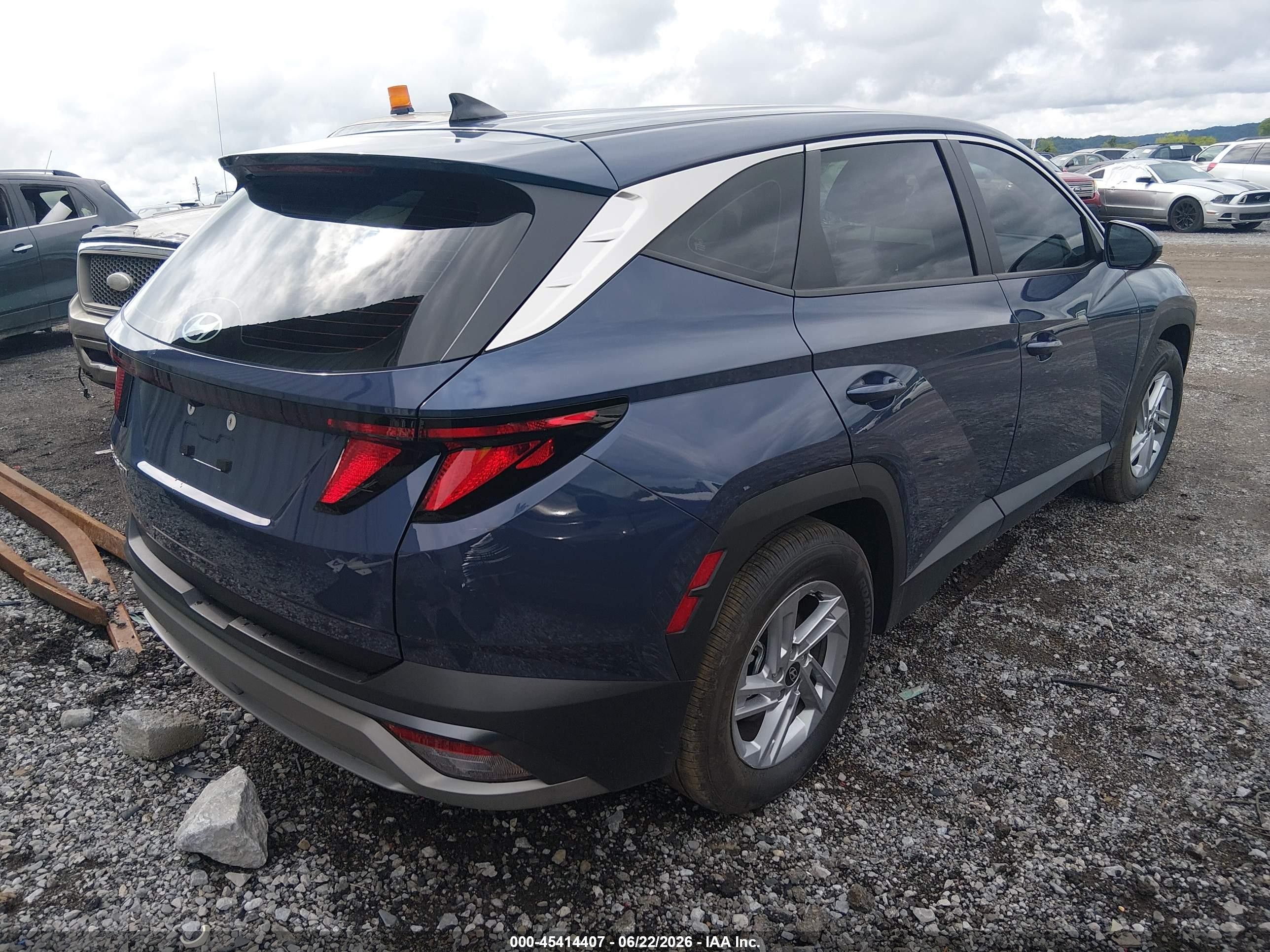 2026 Hyundai Tucson Se Dark Blue vin: 5NMJA3DEXTH633487