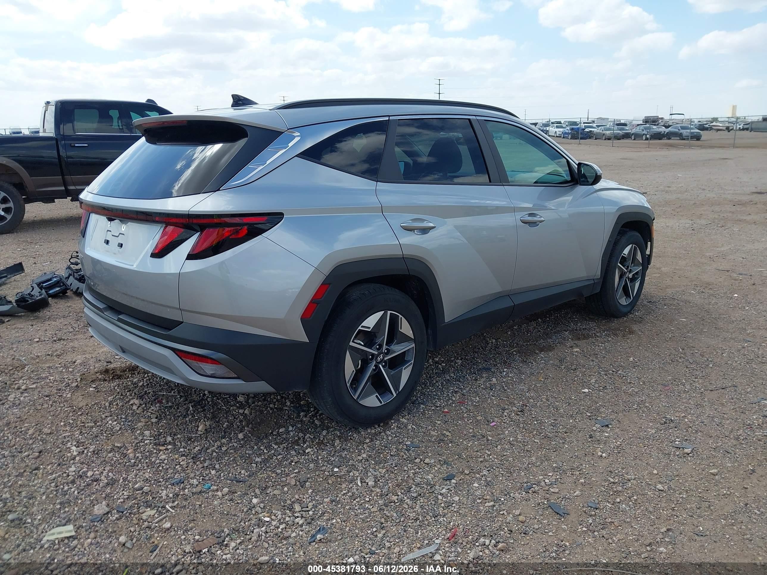 2025 Hyundai Tucson Sel Silver vin: 5NMJB3DE4SH493383