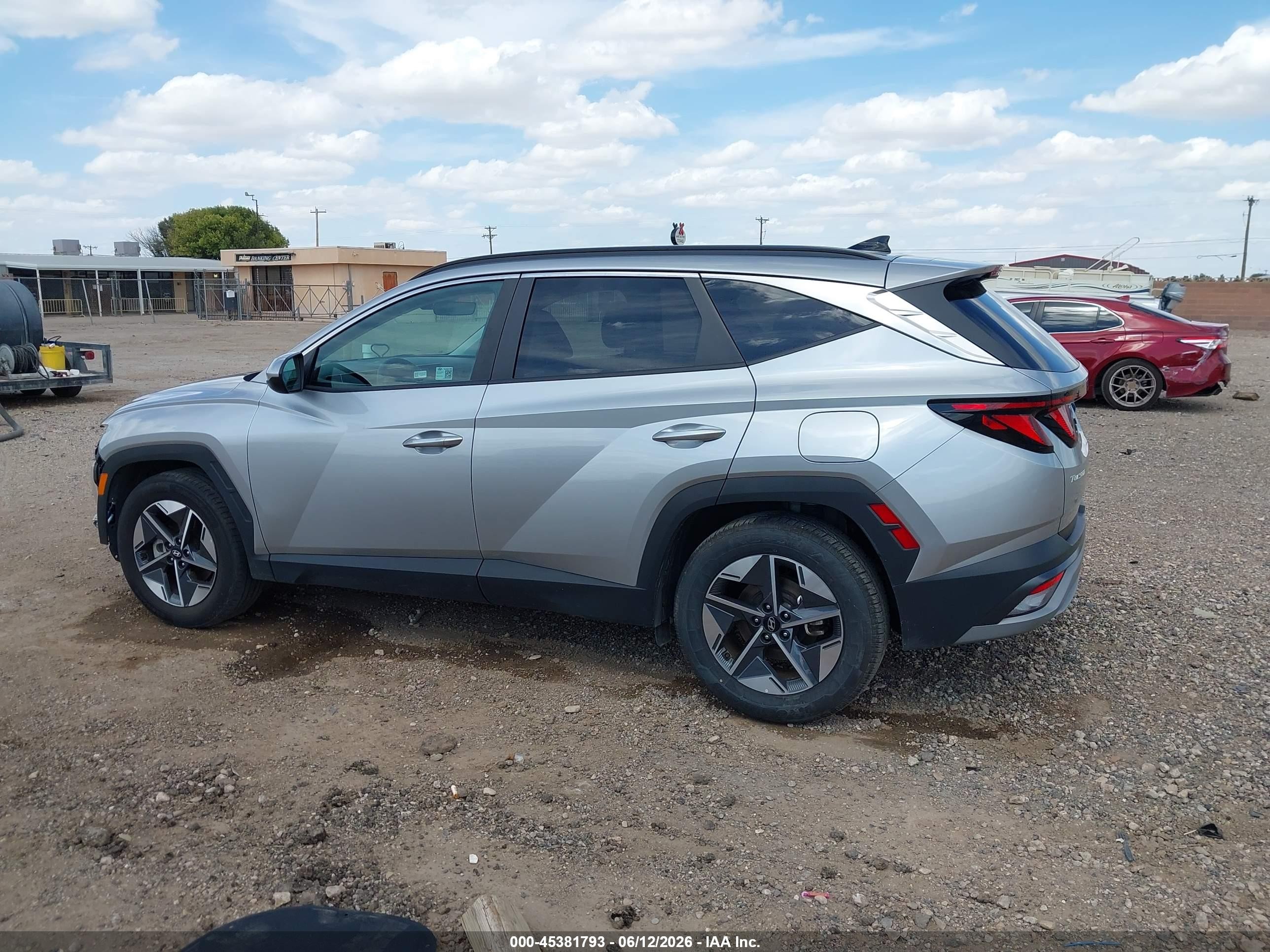 2025 Hyundai Tucson Sel Silver vin: 5NMJB3DE4SH493383