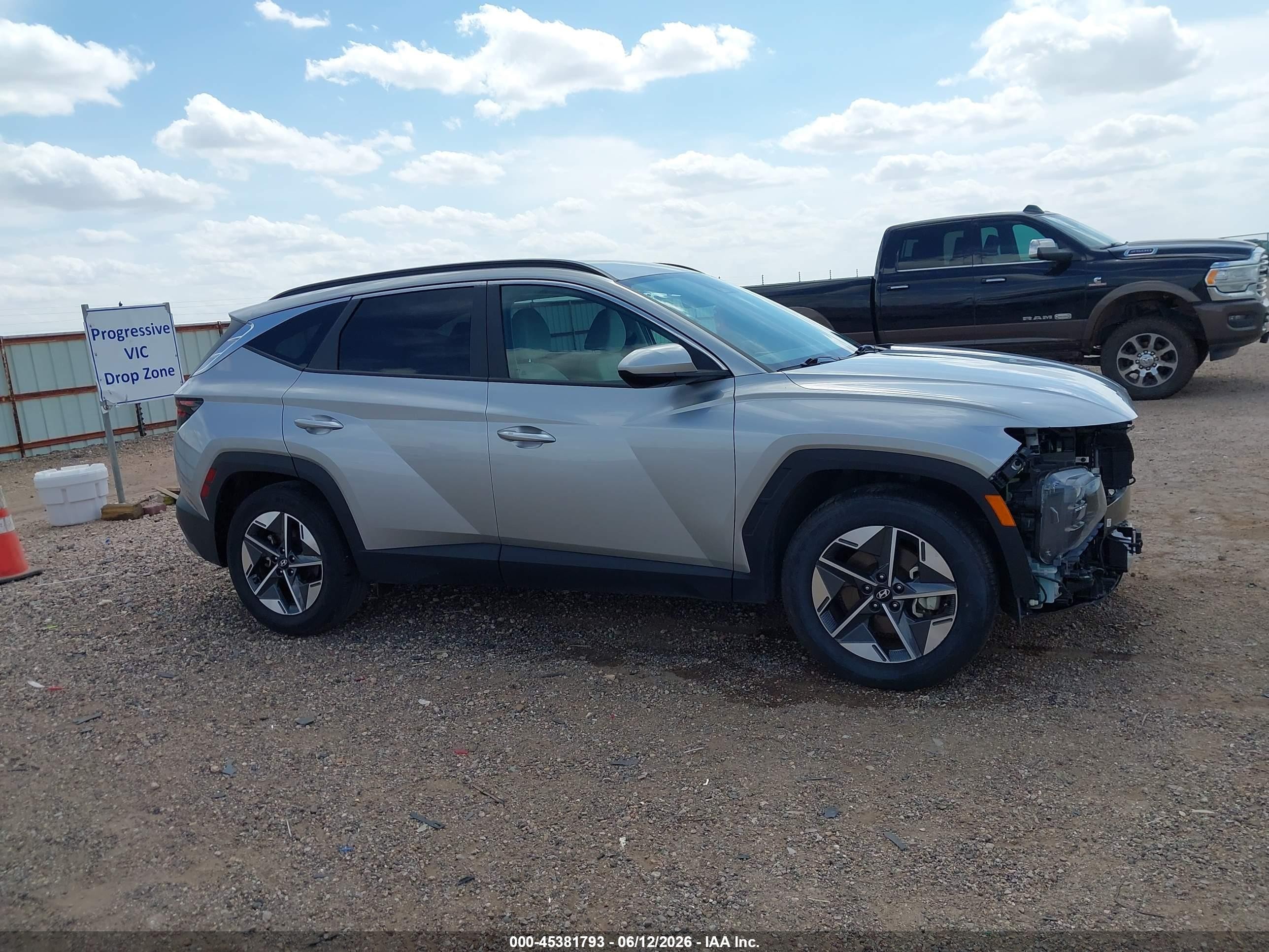 2025 Hyundai Tucson Sel Silver vin: 5NMJB3DE4SH493383