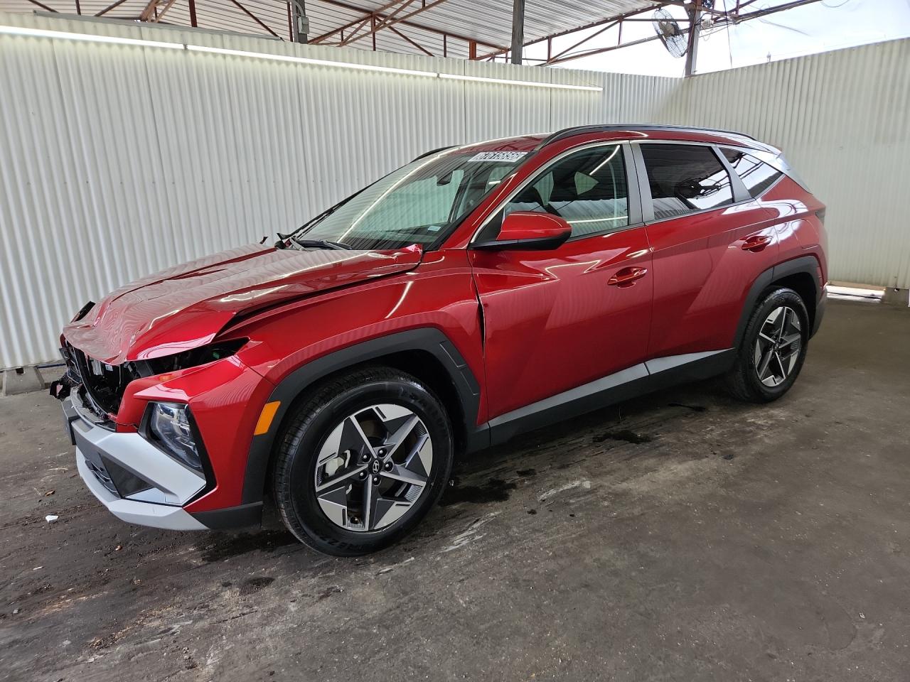 2025 Hyundai Tucson Sel Красный vin: 5NMJB3DE5SH491190 Damage: Left Front Fender, Dent(S) W/ Paint Dmg, 5 To 6 Inches