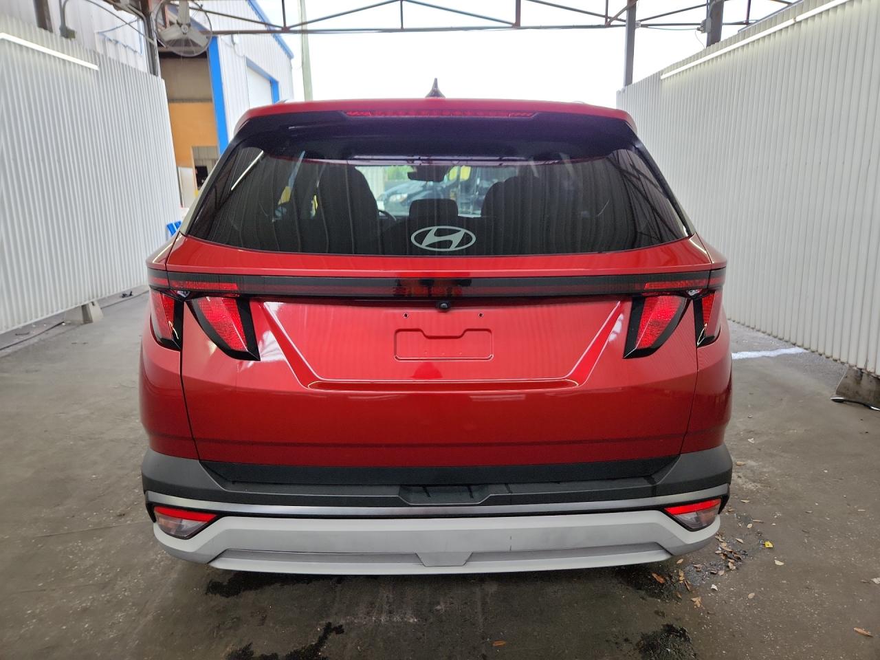 2025 Hyundai Tucson Sel Красный vin: 5NMJB3DE5SH491190 Damage: Rear Bumper Molding, Heavy Scratch, 1 To 2 Inches