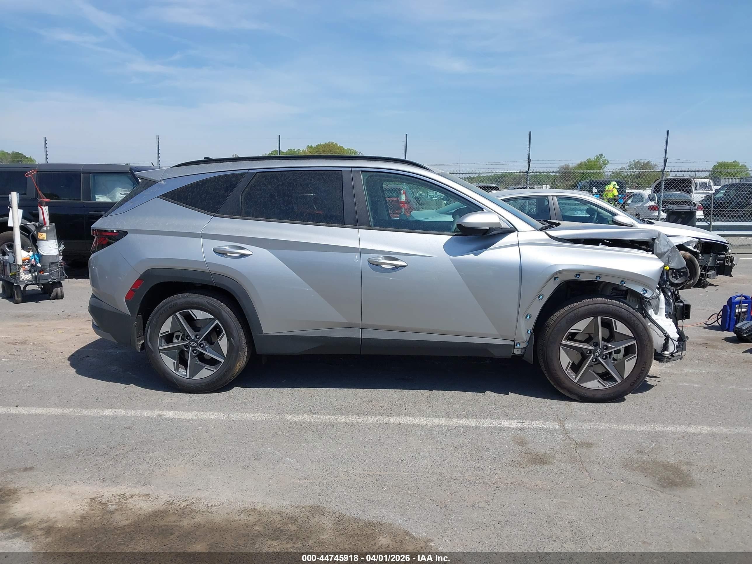 2025 Hyundai Tucson Sel Gray vin: 5NMJB3DE7SH441584