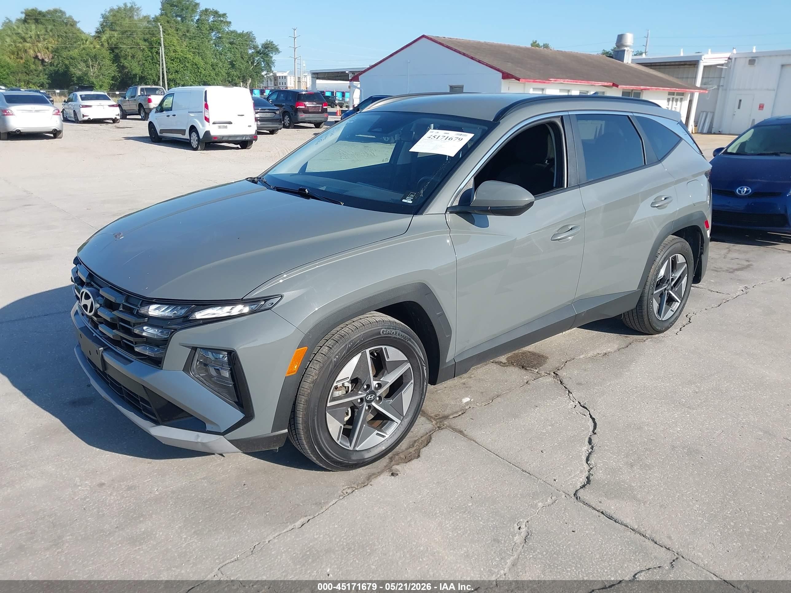 2025 Hyundai Tucson Sel Gray vin: 5NMJB3DE7SH507258