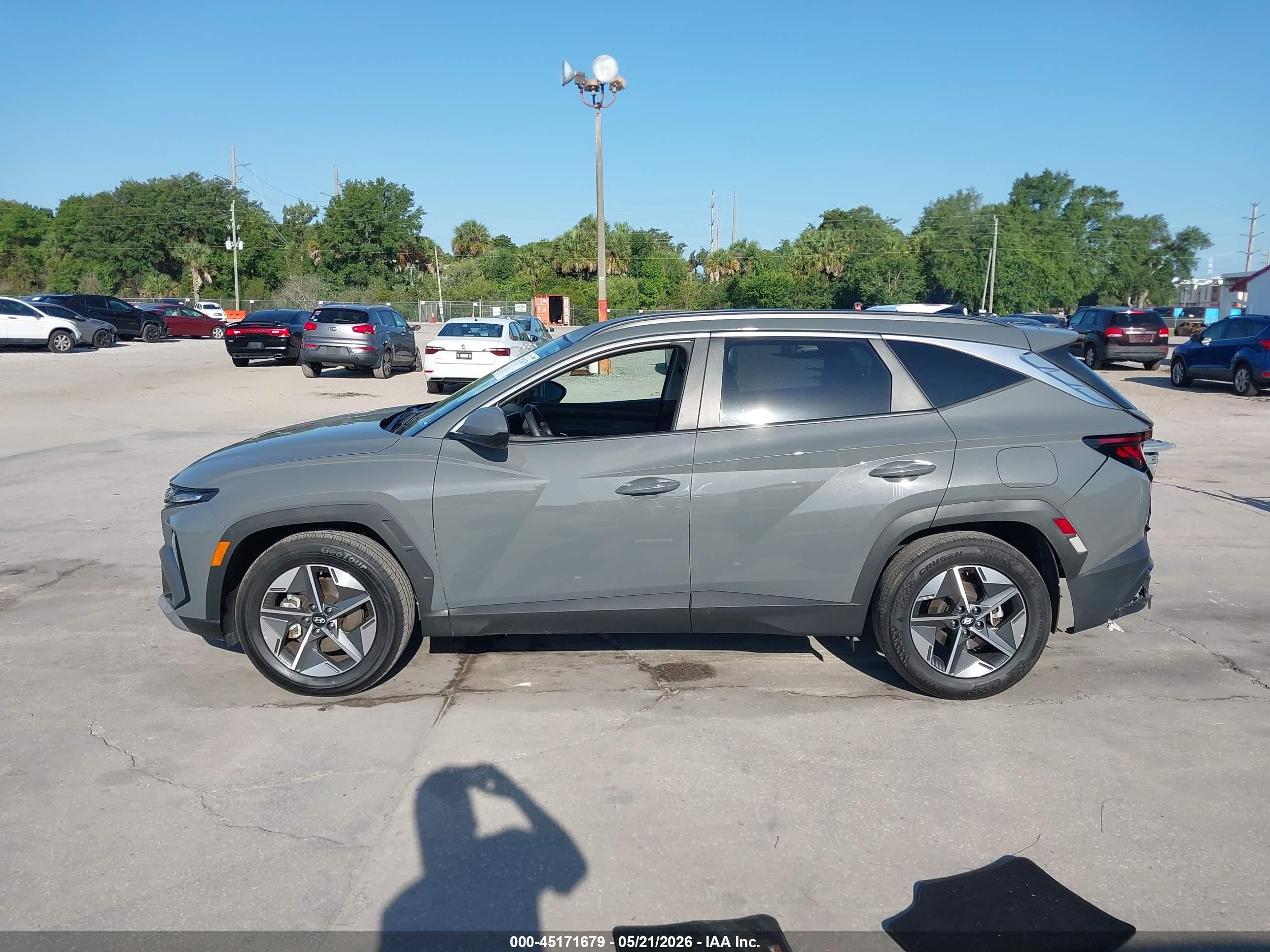 2025 Hyundai Tucson Sel Gray vin: 5NMJB3DE7SH507258