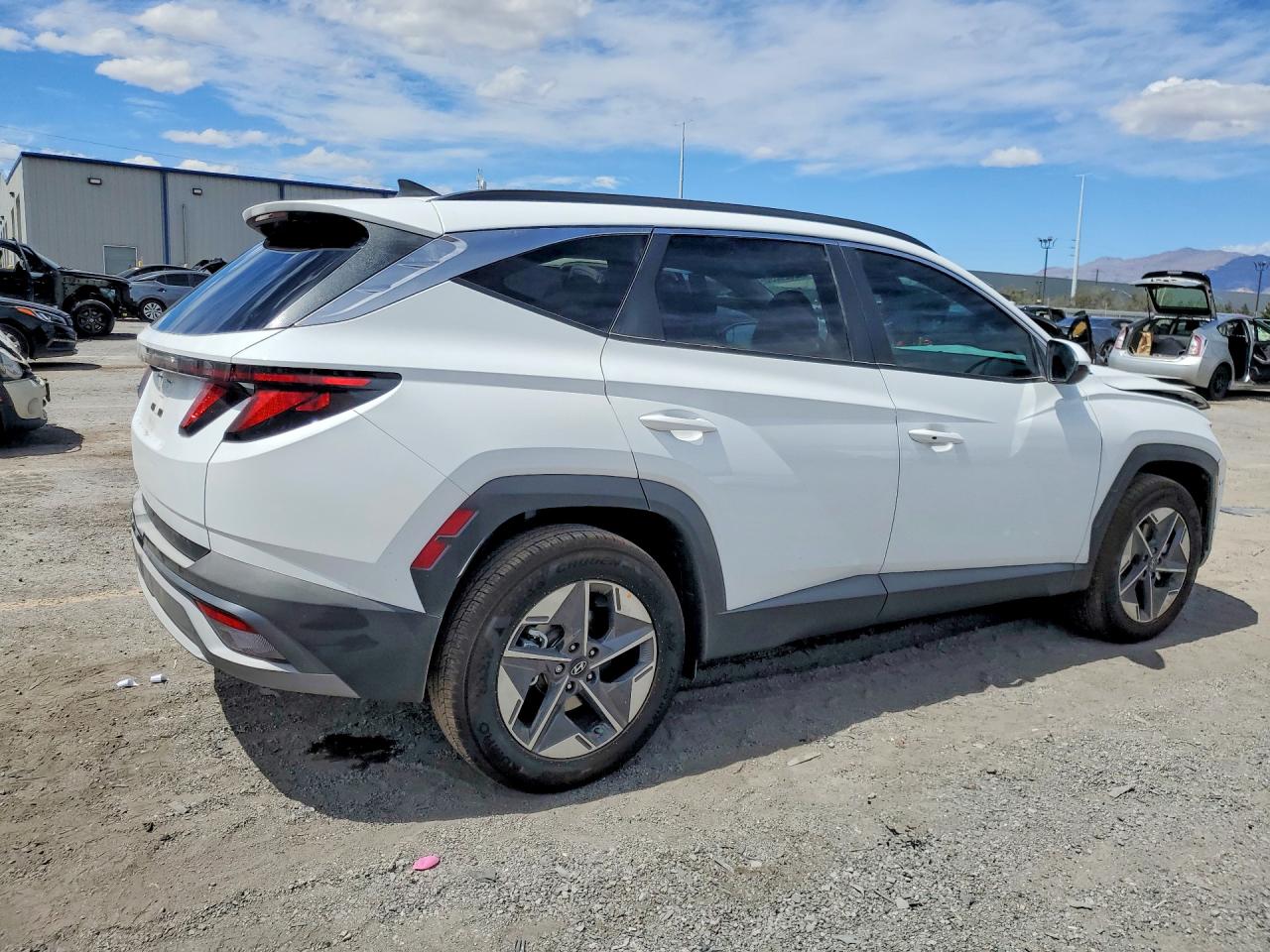 2026 Hyundai Tucson Sel White vin: 5NMJB3DE7TH689514