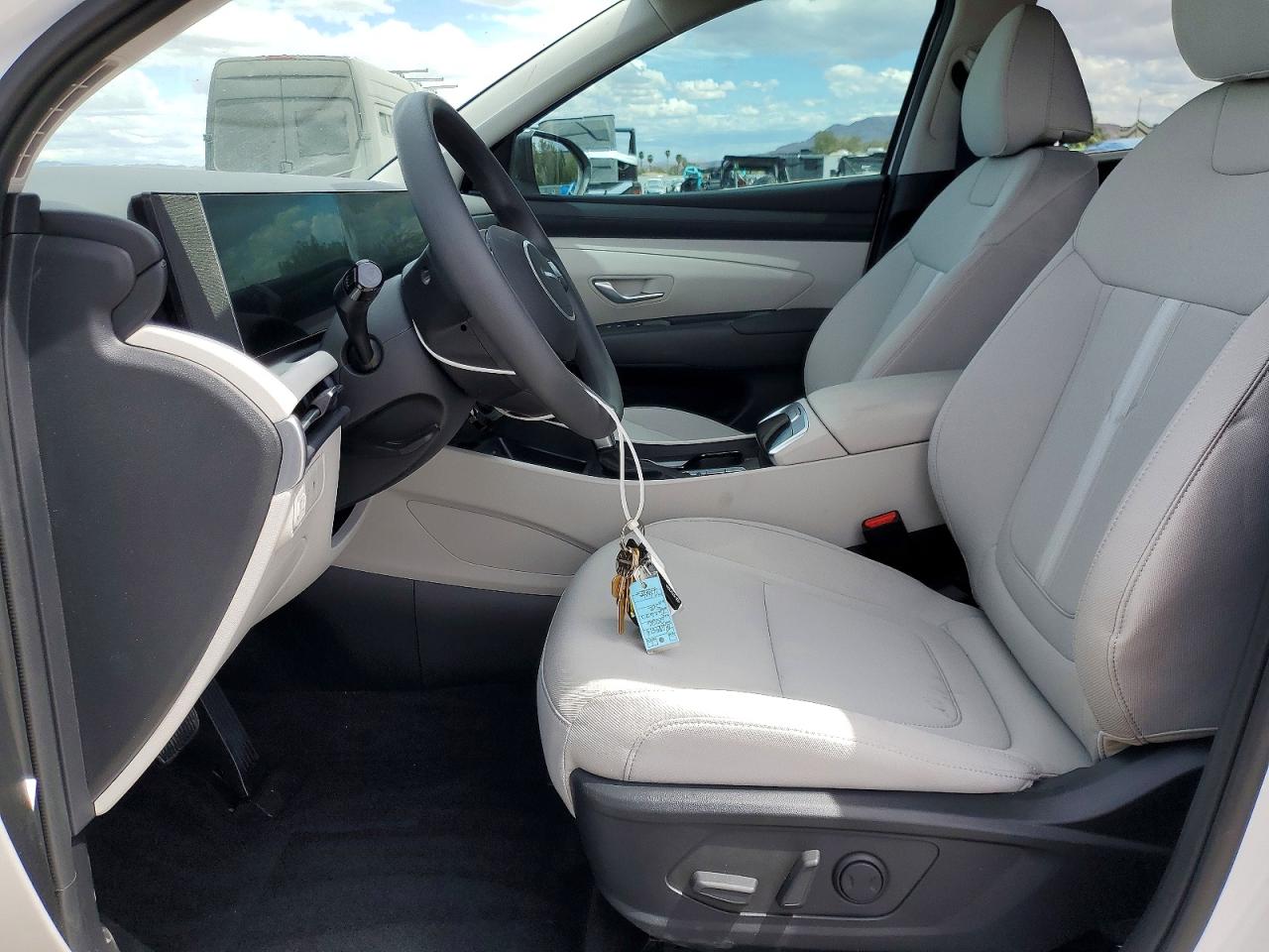2026 Hyundai Tucson Sel White vin: 5NMJB3DE7TH689514