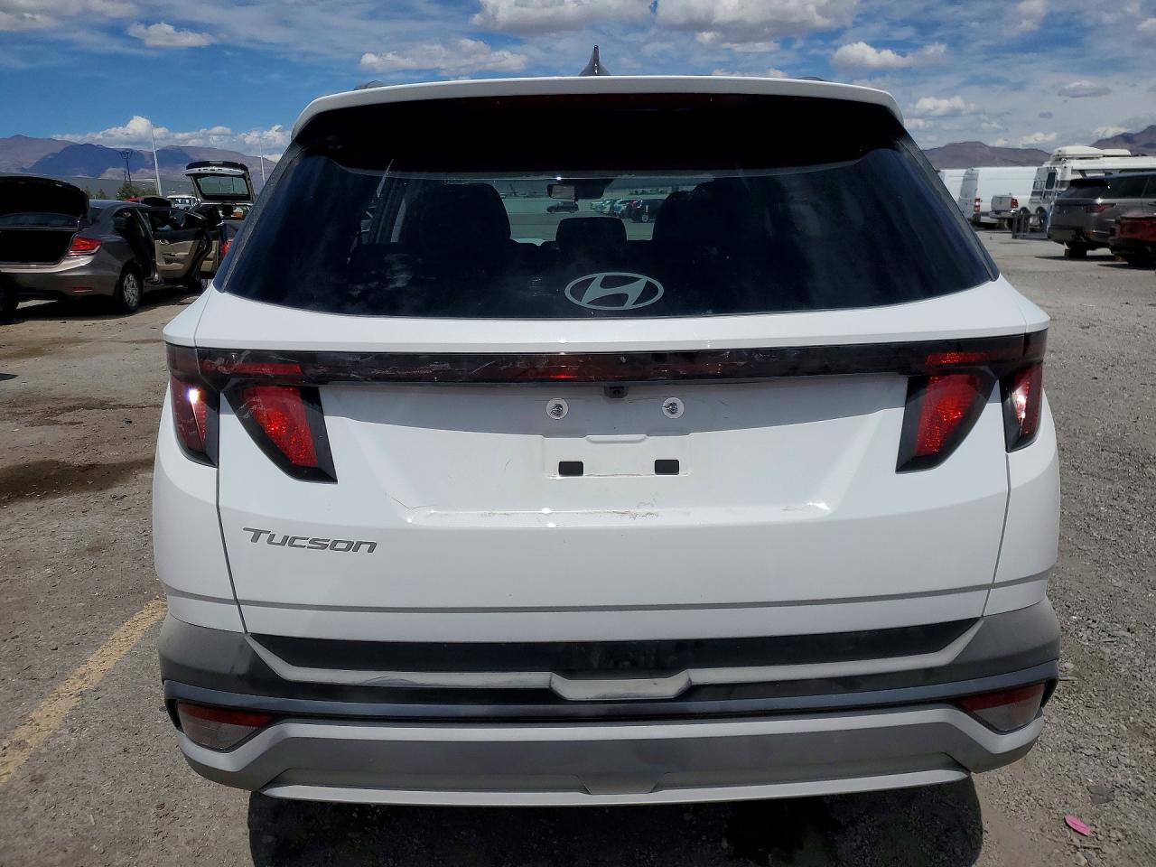 2026 Hyundai Tucson Sel White vin: 5NMJB3DE7TH689514