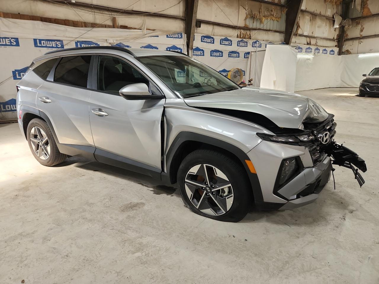 2026 Hyundai Tucson Sel Silver vin: 5NMJB3DE8TH718647 Damage: Right Front Door, Dent(S) W/ Paint Dmg, 6 To 7 Inches