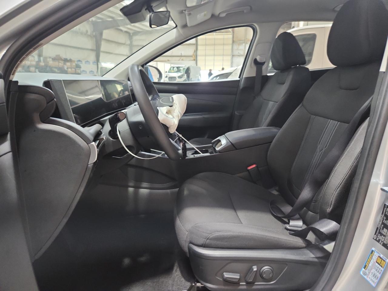 2026 Hyundai Tucson Sel Silver vin: 5NMJB3DE8TH718647 Damage: Airbag - Front Left, Deployed, Replacement Required