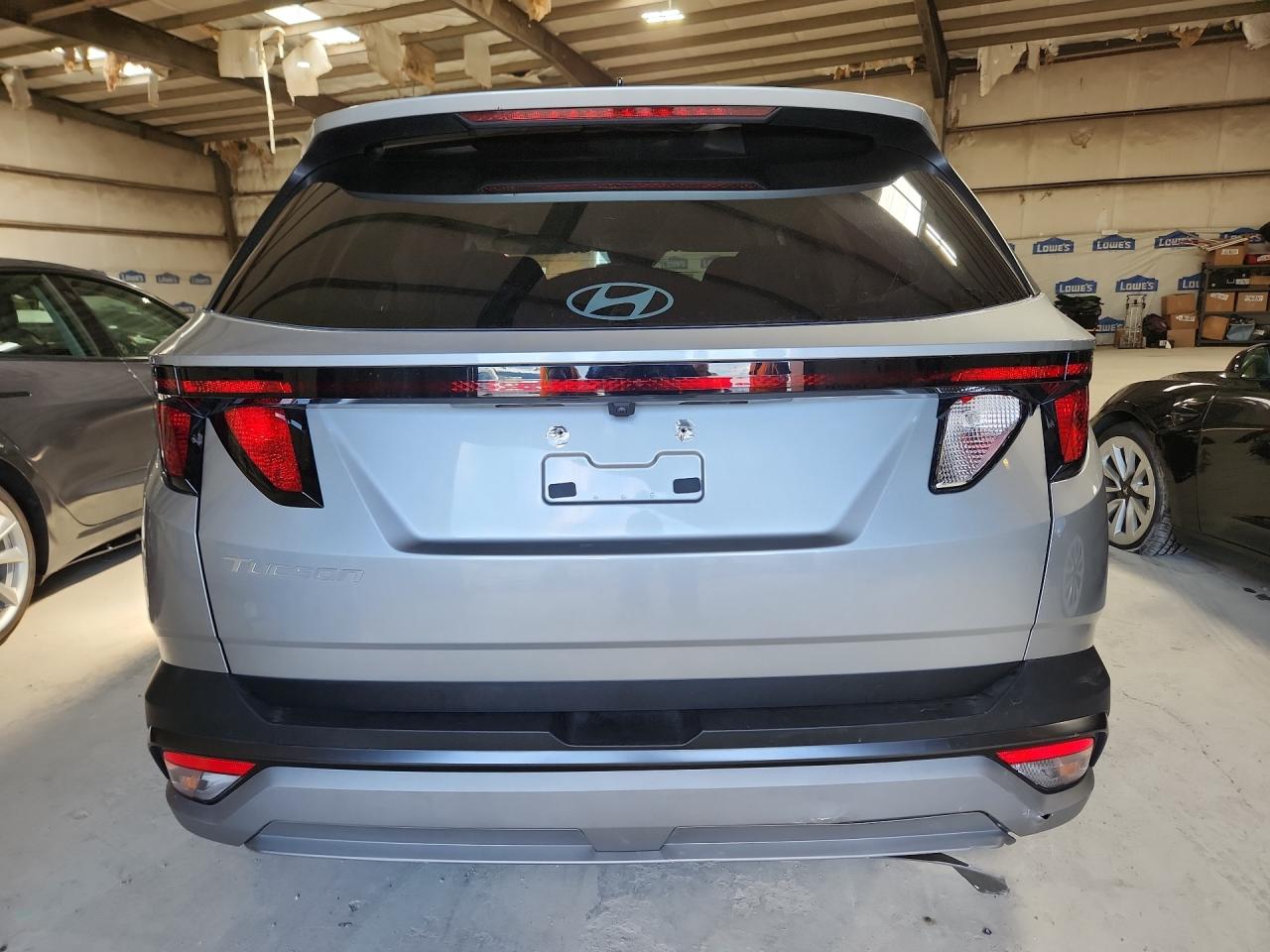 2026 Hyundai Tucson Sel Silver vin: 5NMJB3DE8TH719412 Damage: Rear Bumper, Broken, Replacement Required