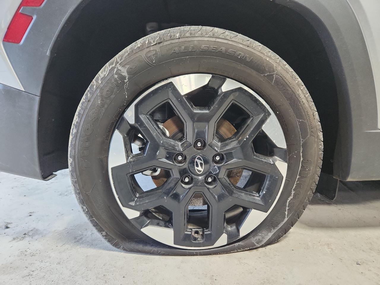 2026 Hyundai Tucson Sel Silver vin: 5NMJB3DE8TH719412 Damage: Right Rear Wheel, Curb Rash, > 12 Inches