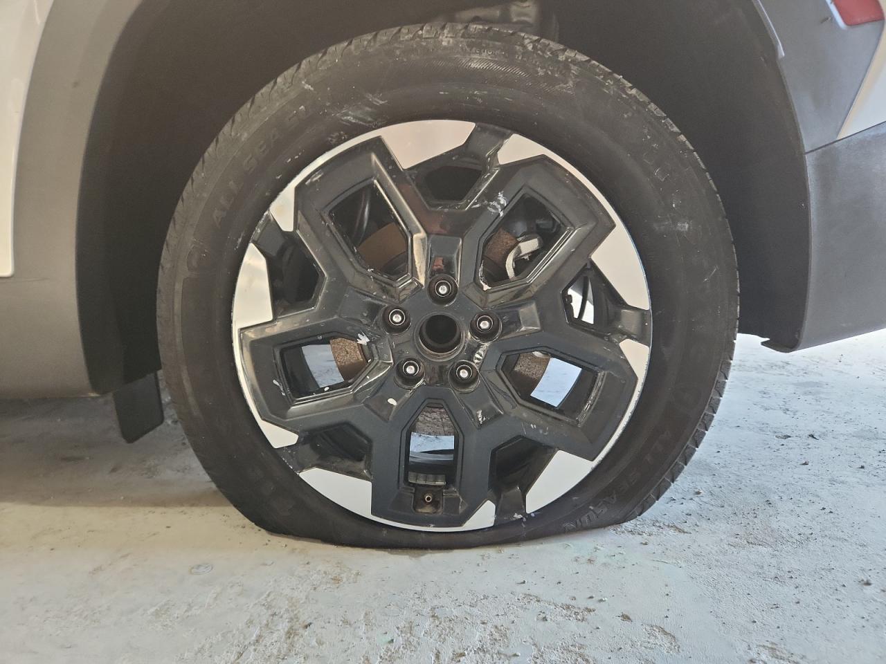 2026 Hyundai Tucson Sel Silver vin: 5NMJB3DE8TH719412 Damage: Left Rear Wheel, Curb Rash, 6 To 7 Inches