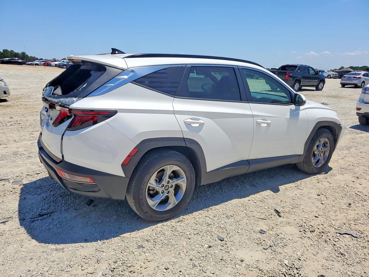 2024 Hyundai Tucson Sel White vin: 5NMJB3DE9RH387831