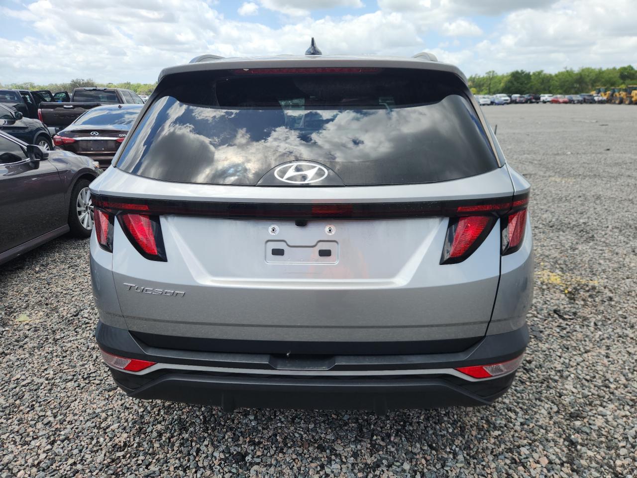 2024 Hyundai Tucson Sel Silver vin: 5NMJB3DEXRH382993
